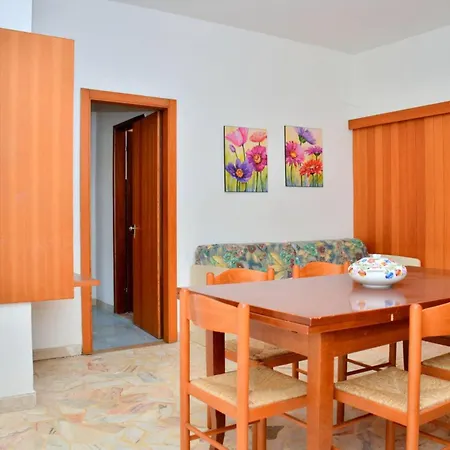 Semi-detached With Large Private Garden Apartment