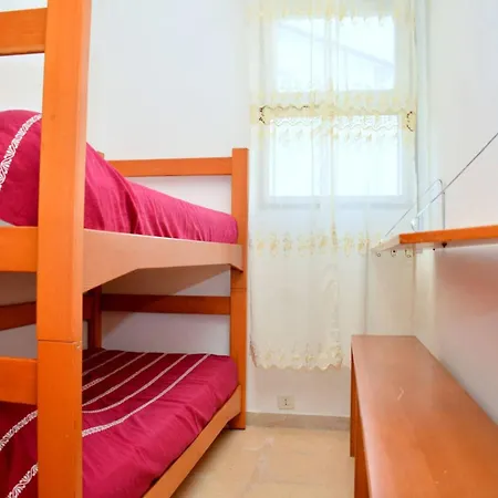 Apartment Semi-detached With Large Private Garden *